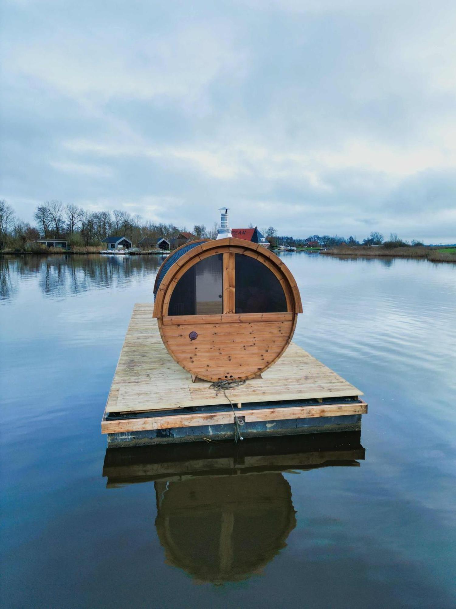 Pean-Buiten Waterlodges Nes  Екстериор снимка