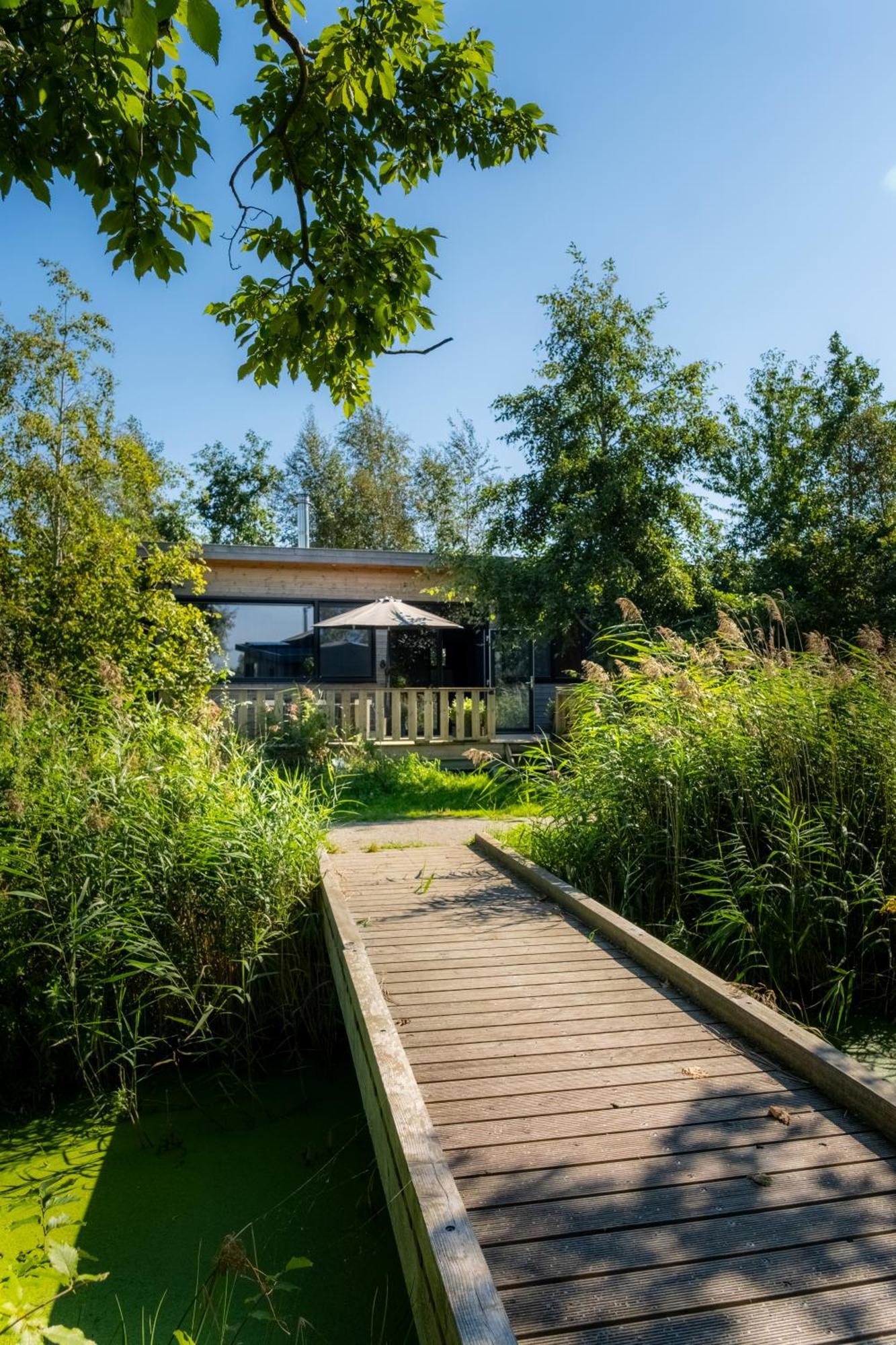 Pean-Buiten Waterlodges Nes  Екстериор снимка