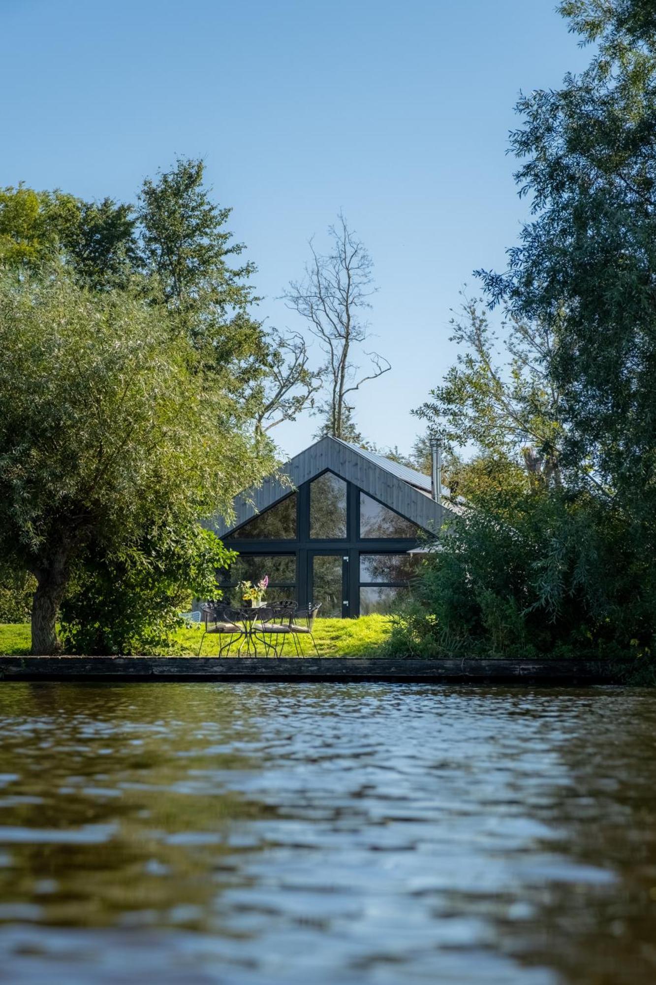 Pean-Buiten Waterlodges Nes  Екстериор снимка